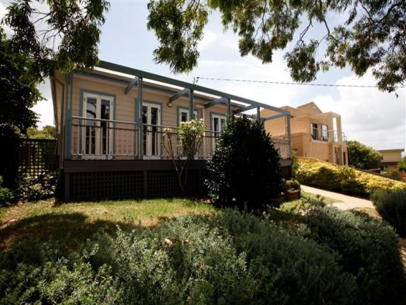 6 Sunlight Parade, Fishing Point NSW 2283