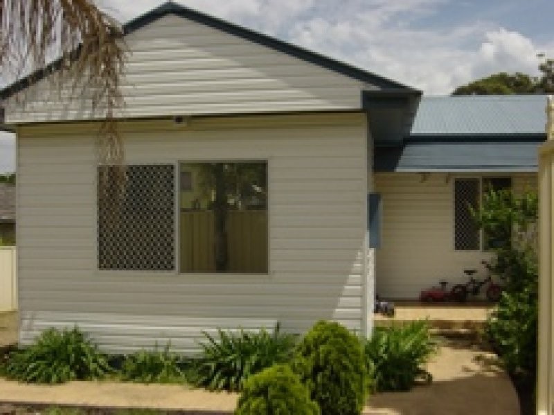 27 Lake Road, Fennell Bay NSW 2283