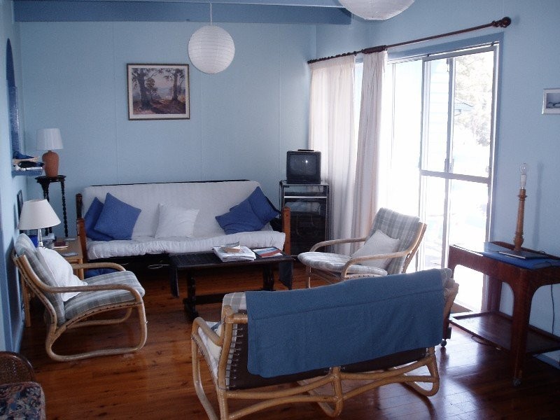 8 Buckland St, Mollymook NSW 2539