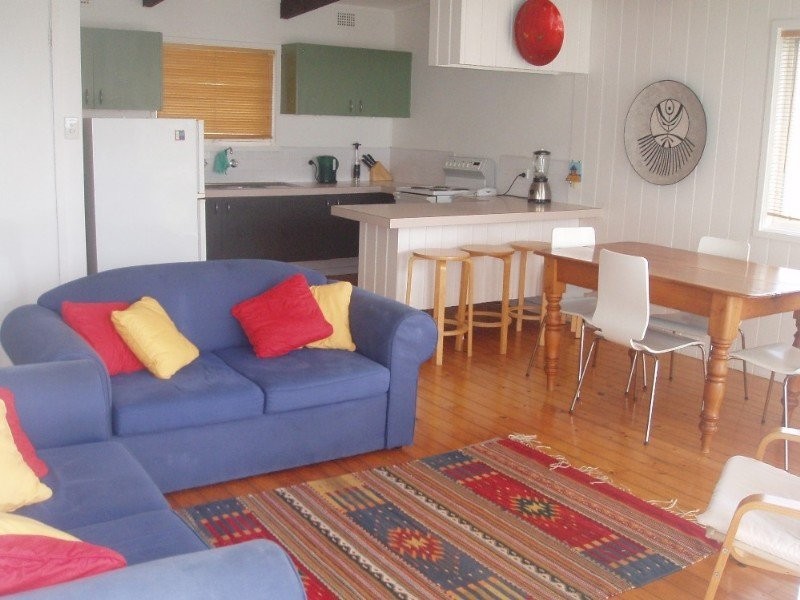 20 Tallwood Ave, Mollymook NSW 2539