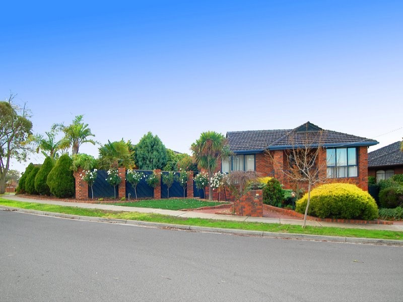 8 Endeavour Crescent, Westmeadows VIC 3049