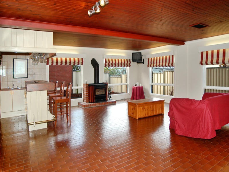 8 Endeavour Crescent, Westmeadows VIC 3049