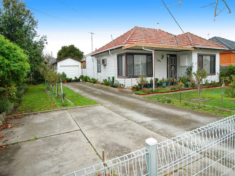 42 BANKSIA GROVE, Tullamarine VIC 3043