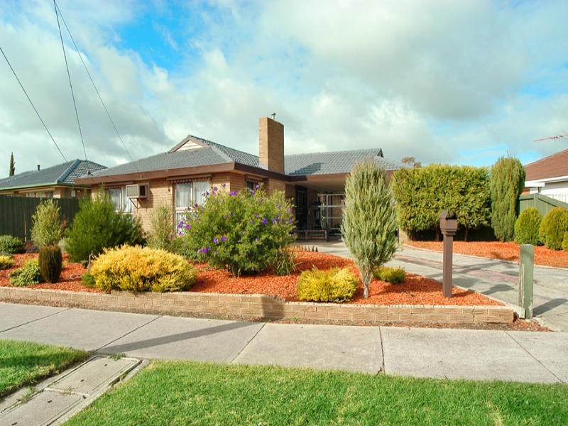 18 Gaynor Crescent, Gladstone Park VIC 3043