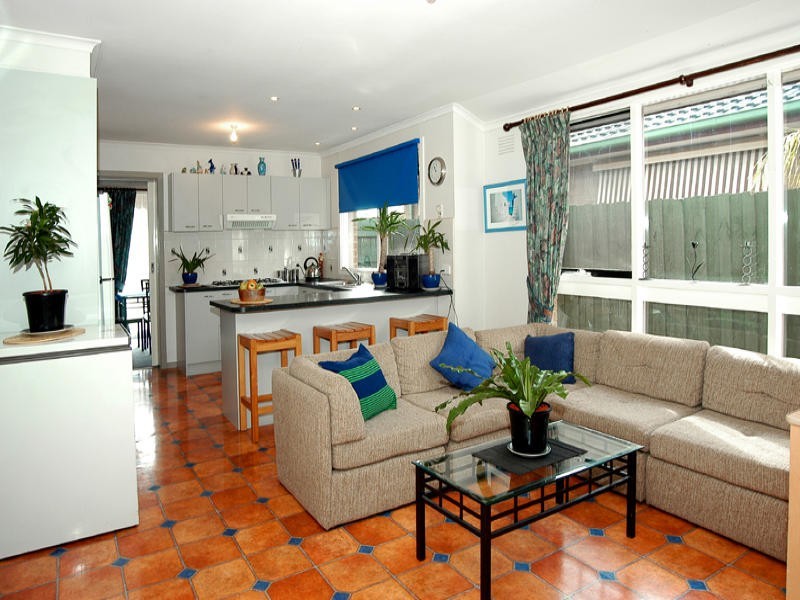 18 Gaynor Crescent, Gladstone Park VIC 3043