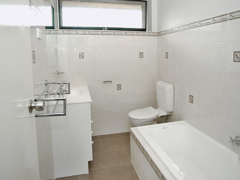 18 Gaynor Crescent, Gladstone Park VIC 3043