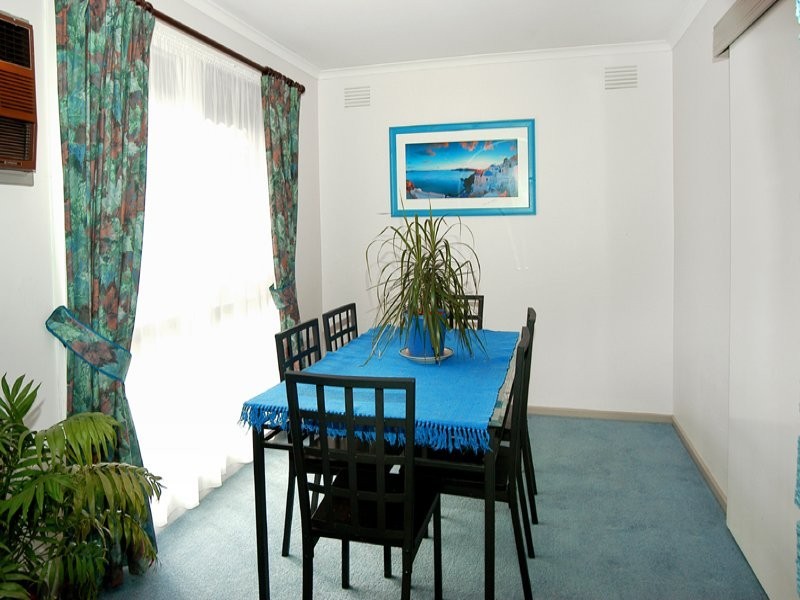 18 Gaynor Crescent, Gladstone Park VIC 3043