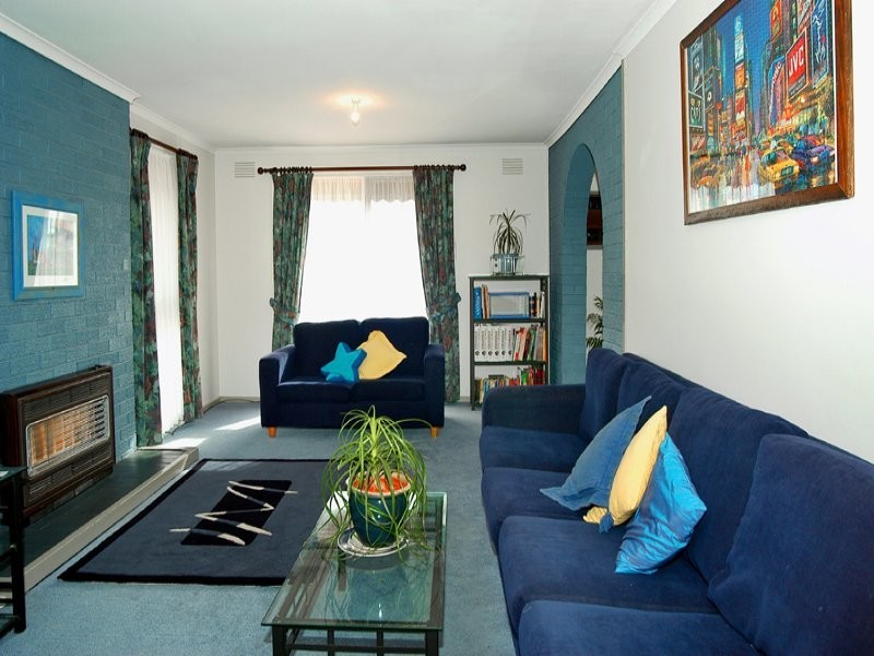 18 Gaynor Crescent, Gladstone Park VIC 3043