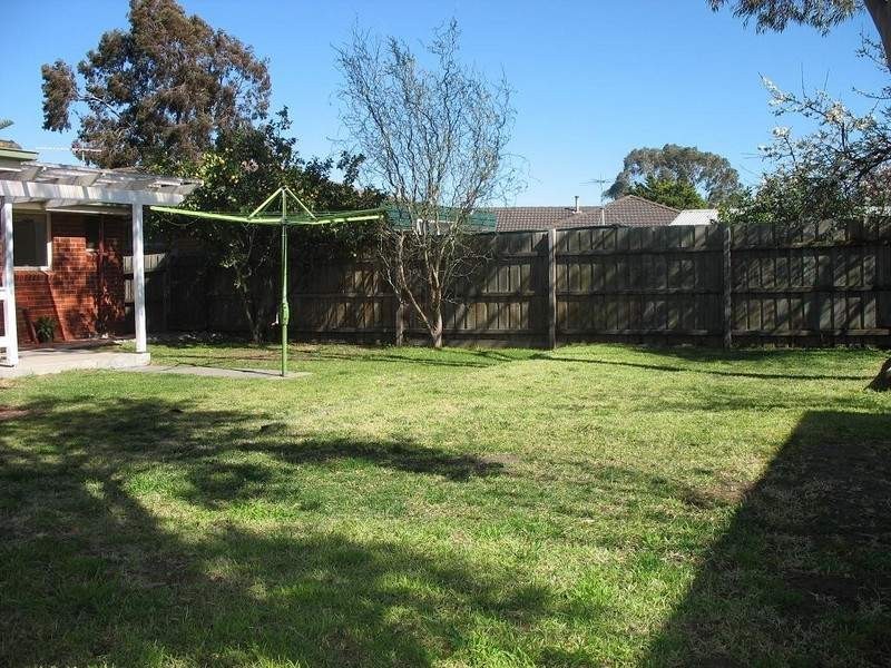 35 Christopher Crescent, Tullamarine VIC 3043
