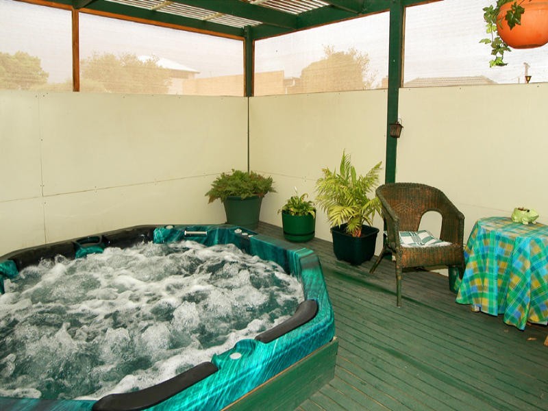 2 St James Street, Hadfield VIC 3046