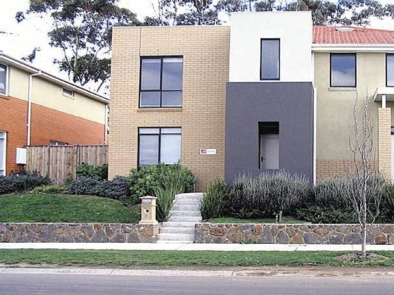 81 Ravenhill Boulevard, Roxburgh Park VIC 3064