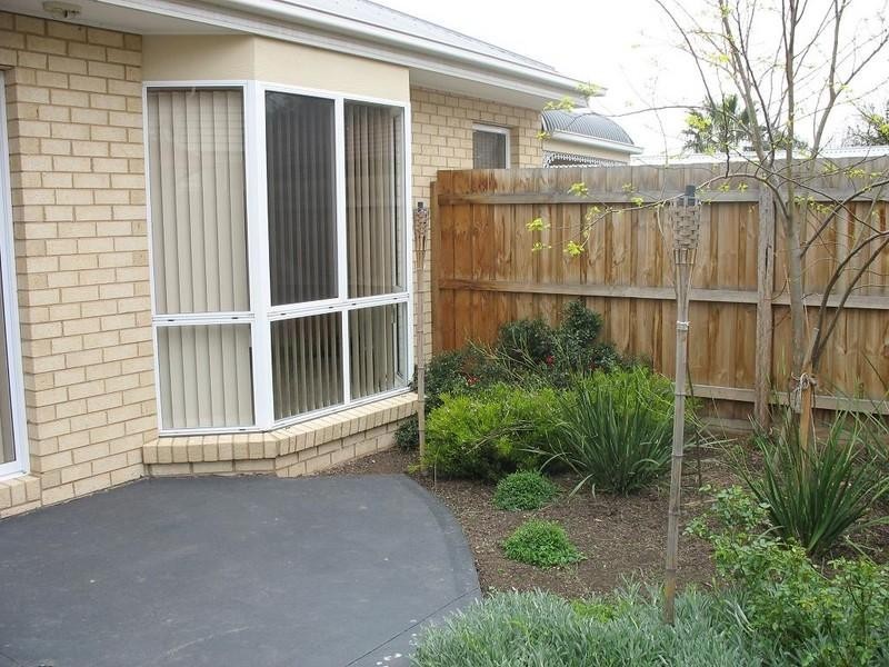 2/105 Marshall Rd, Airport West VIC 3042