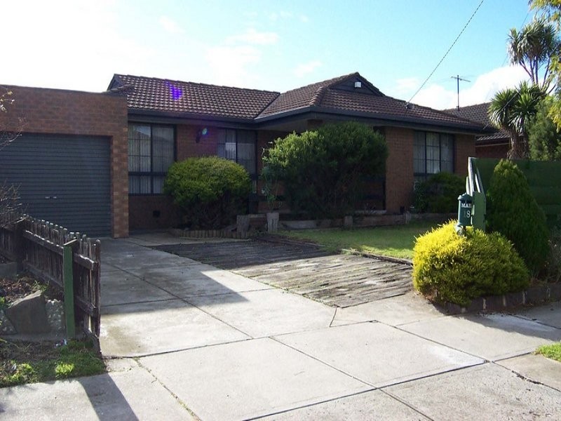 18 Shawlands Drive, Tullamarine VIC 3043