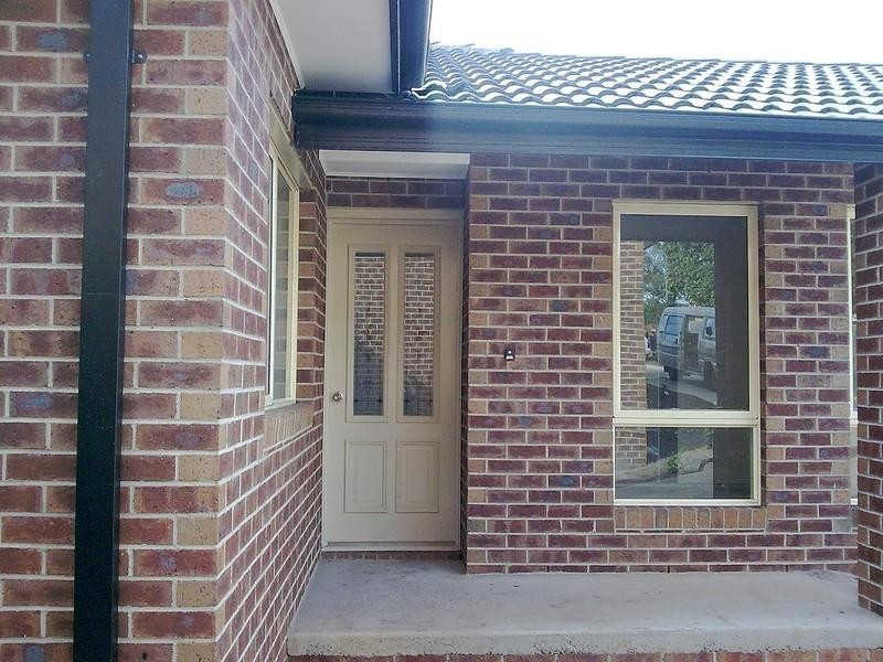 2/12 Laurence Ave, Airport West VIC 3042