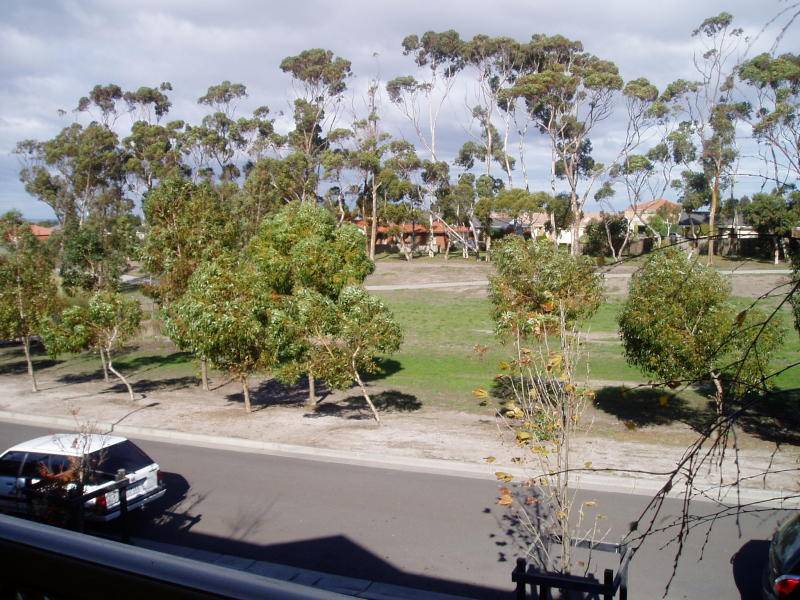 5 KLEIN CRESCENT, Roxburgh Park VIC 3064