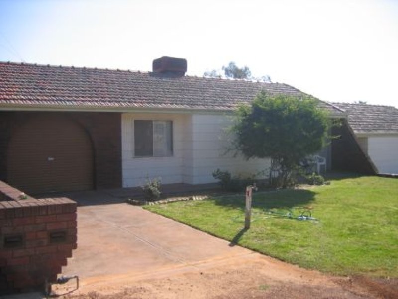 8 Ackland Street, Wongan Hills WA 6603