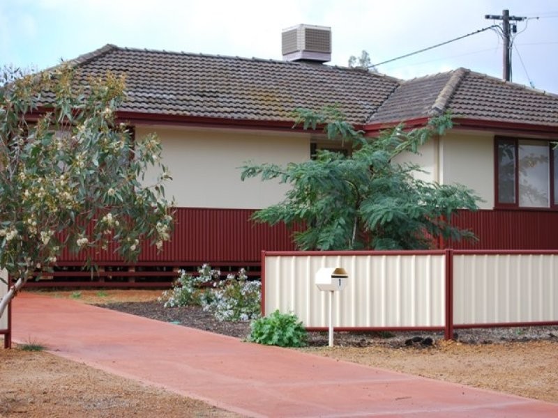 1 Nugent Street, Wongan Hills WA 6603