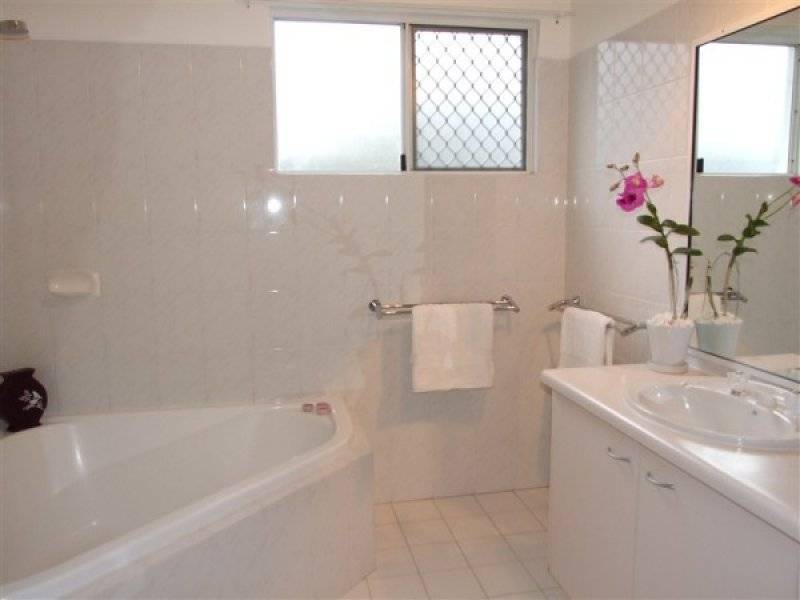 3 Jadana Close, Mooroobool QLD 4870