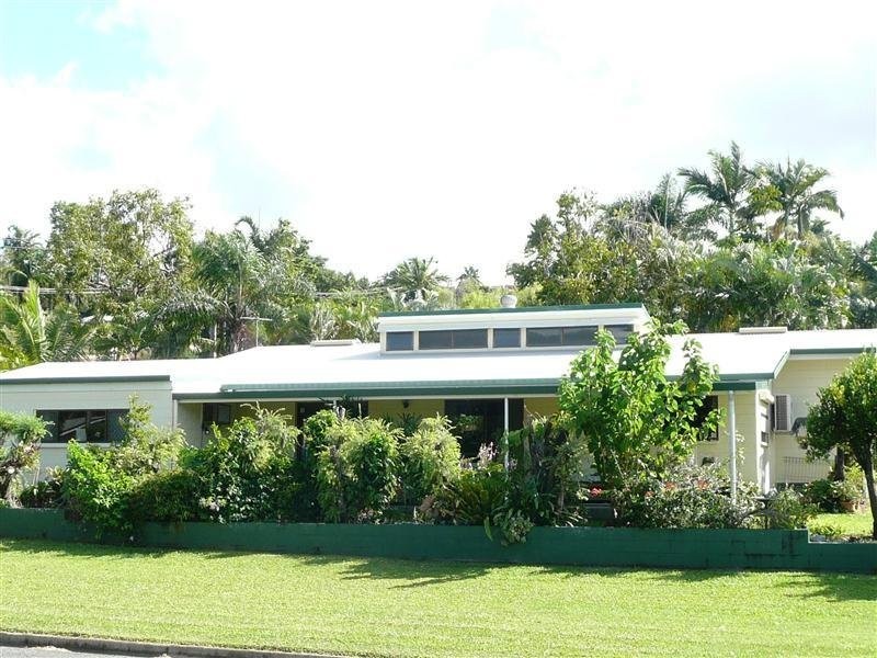 2 Brett Street, Mooroobool QLD 4870
