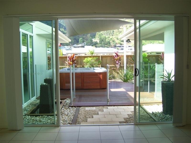 6 Davidson Close, Redlynch QLD 4870