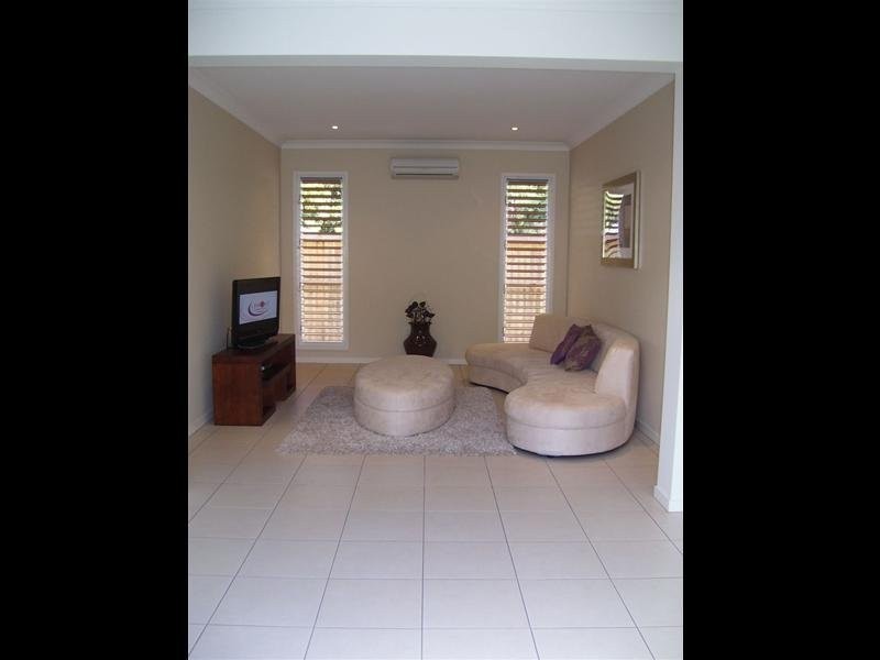 6 Davidson Close, Redlynch QLD 4870