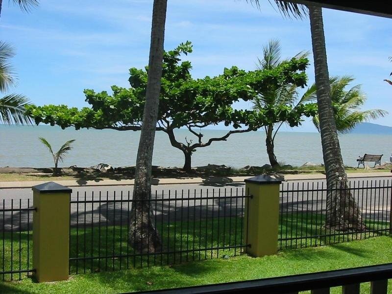 225 O’Shea Esplanade, Machans Beach QLD 4878