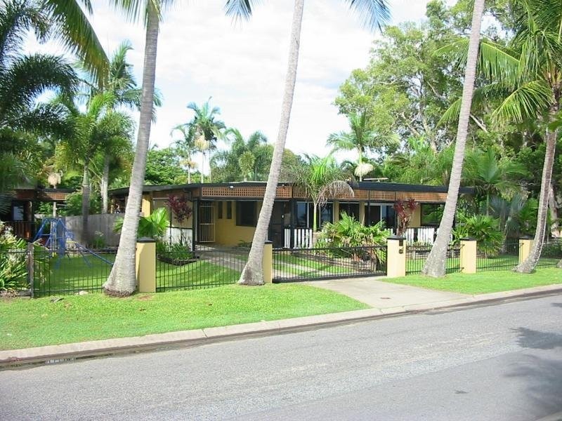 225 O’Shea Esplanade, Machans Beach QLD 4878