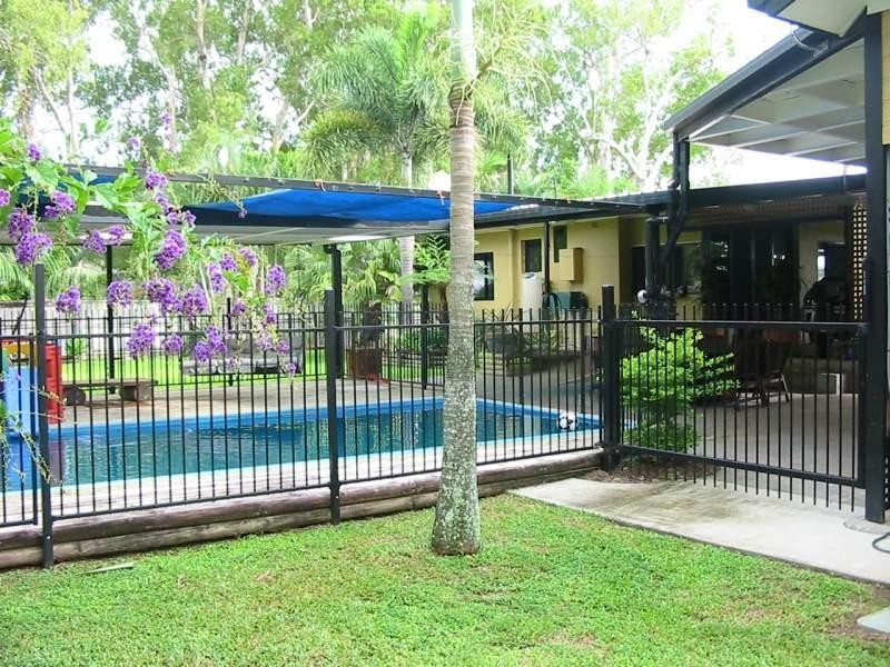 225 O’Shea Esplanade, Machans Beach QLD 4878