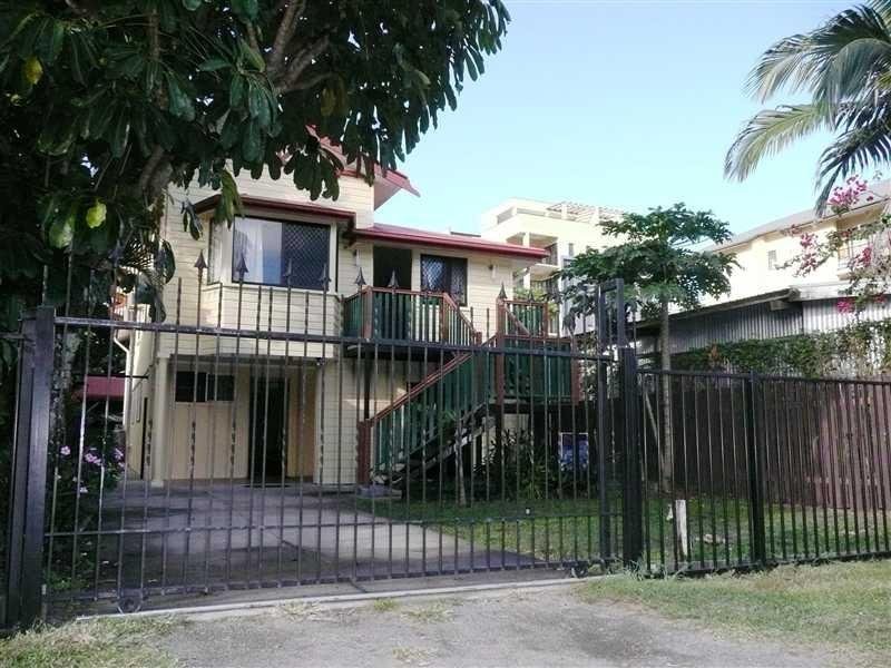 68 Water Street, Cairns City QLD 4870