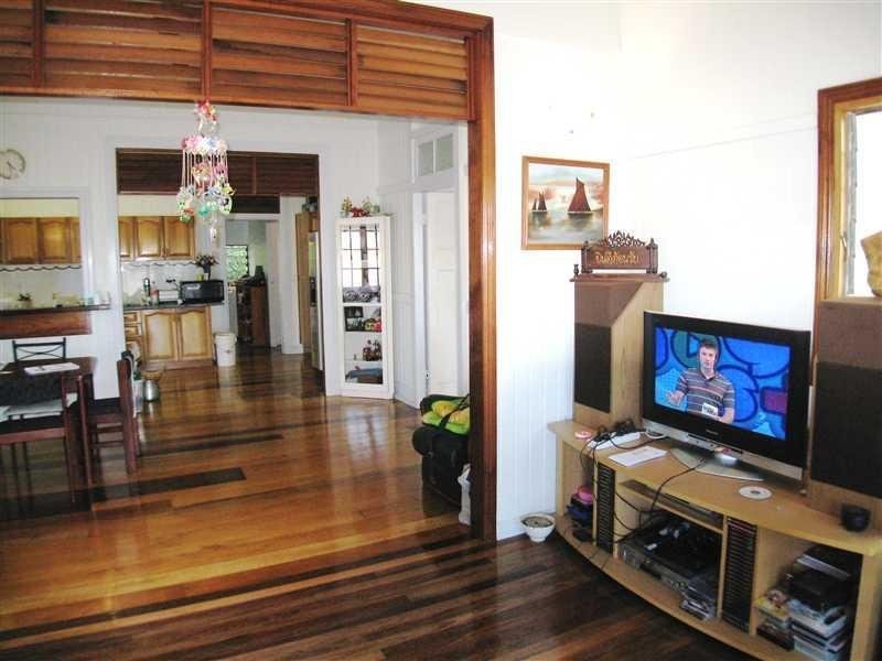 11 Dunn Street, Cairns North QLD 4870