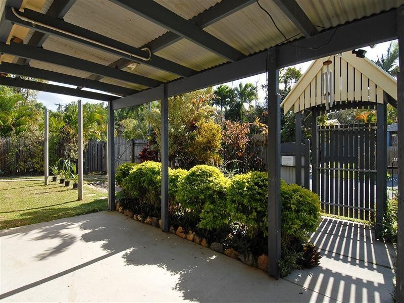 12 Rollinia Close, Manoora QLD 4870
