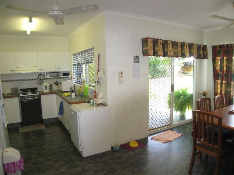 14 Kangaroo Street, Bentley Park QLD 4869