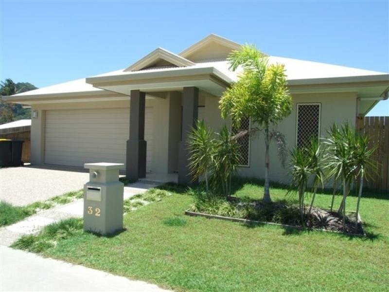 32 Angor Road, Trinity Park QLD 4879