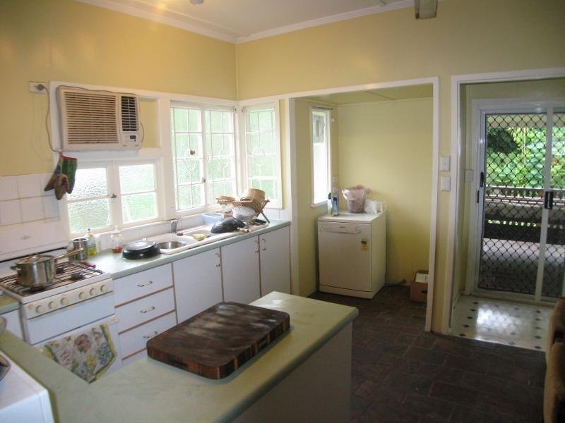 80 English Street, Manunda QLD 4870