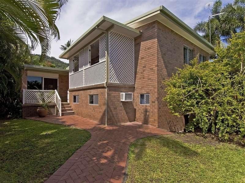 24 Hillview Crescent, Whitfield QLD 4870
