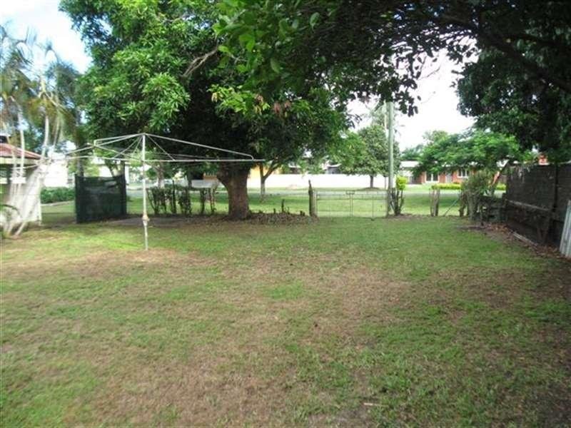 25 Collinson Street, Westcourt QLD 4870
