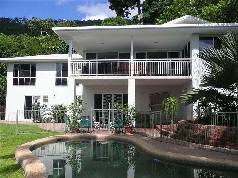 10 Cambanora Place, Mooroobool QLD 4870