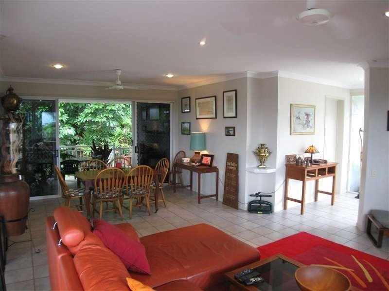 10 Cambanora Place, Mooroobool QLD 4870