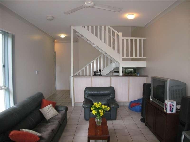 10 Cambanora Place, Mooroobool QLD 4870