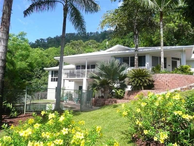 10 Cambanora Place, Mooroobool QLD 4870