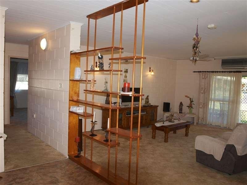 24 Kruckow Street, Miriwinni QLD 4871