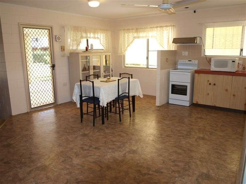 24 Kruckow Street, Miriwinni QLD 4871