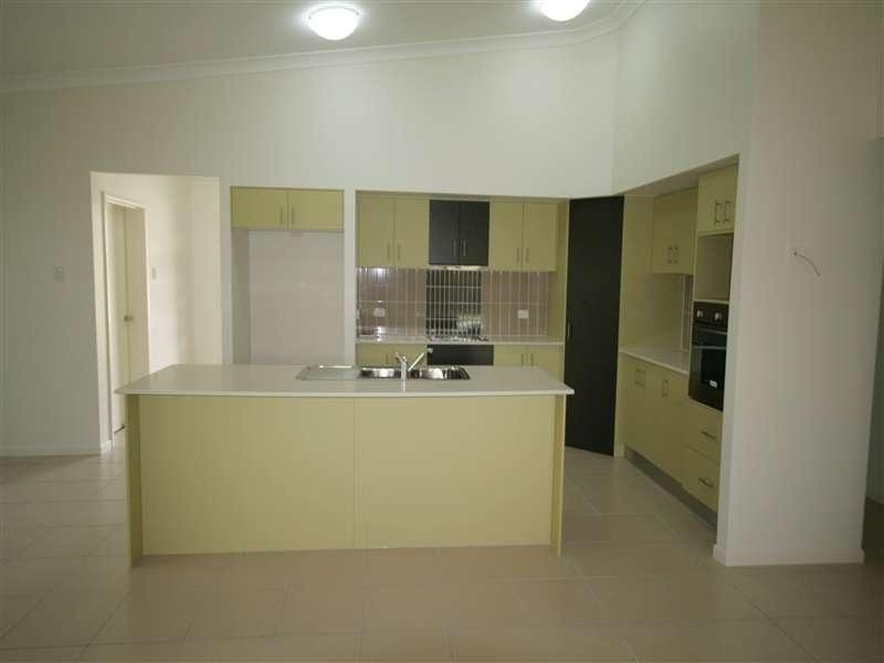3 Powlett Close, Bentley Park QLD 4869