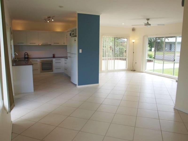 32 Bathurst Drive, Bentley Park QLD 4869