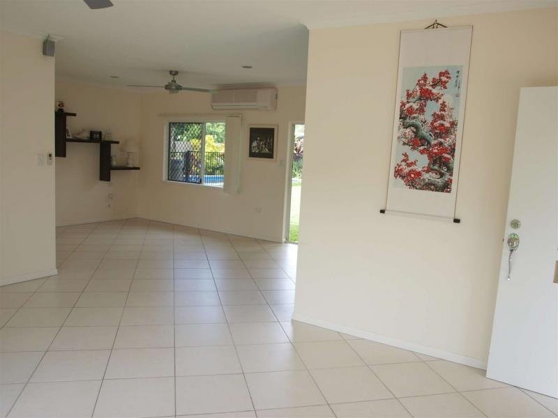 32 Bathurst Drive, Bentley Park QLD 4869