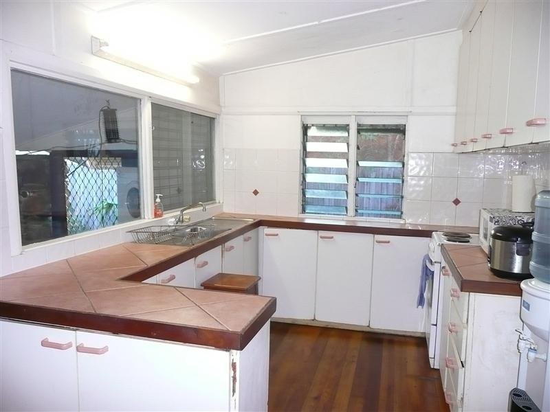 221 Lyons Street, Westcourt QLD 4870