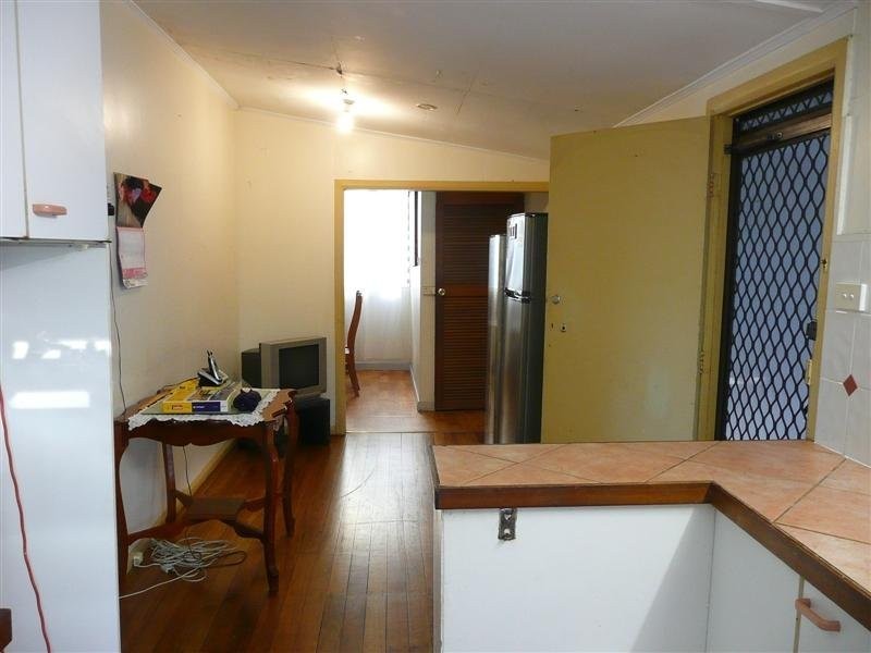 221 Lyons Street, Westcourt QLD 4870