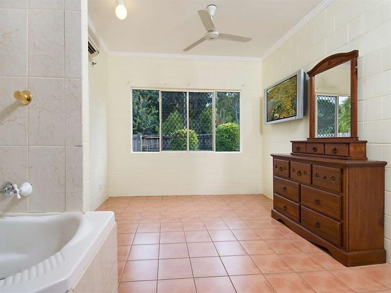 5 Connemara Close, Trinity Beach QLD 4879