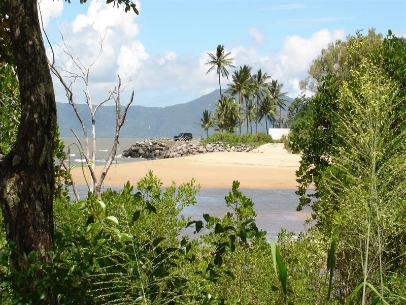 63 Willow Street, Holloways Beach QLD 4878