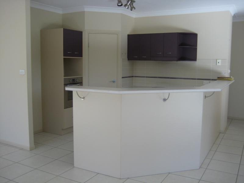 10 Pelling Close, Kanimbla QLD 4870